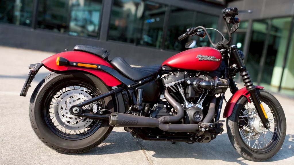 Street Bob Red Denim 2019